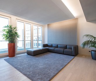 Lounge mit Cateringecke in der MeetingArea im Haus der Bayerischen Wirtschaft hbw